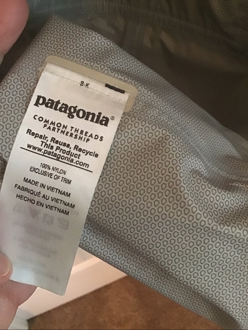 Patagonia tan raincoat with detachable Hood size small - Picture 6 of 13